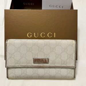 Gucci White Signature Continental Wallet with Metallic Trim